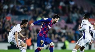 中超決賽首回合江蘇蘇寧0-0廣州恒大 鄭智受傷下場韋世豪鎖喉高天意.